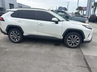 Toyota RAV4 2022 XLE Premium 4dr SUV