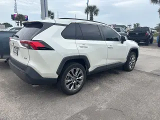 Toyota RAV4 2022 XLE Premium 4dr SUV