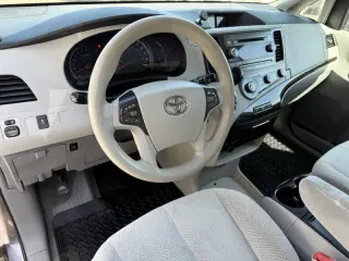 2012 Toyota Sienna LE 7-Passenger