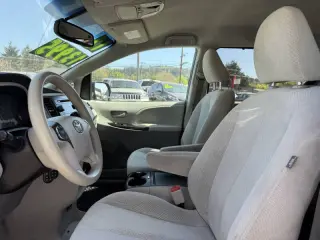 2012 Toyota Sienna LE 7-Passenger