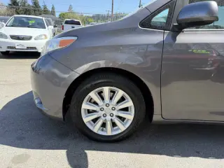 2012 Toyota Sienna LE 7-Passenger