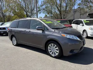 2012 Toyota Sienna LE 7-Passenger