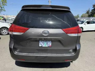 2012 Toyota Sienna LE 7-Passenger