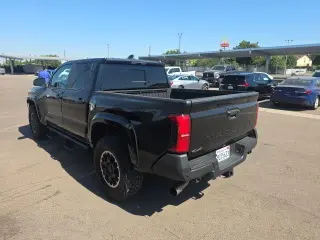 Toyota Tacoma 2024 4x4 TRD Off-Road 4dr Double Cab 5.0 ft SB 8A