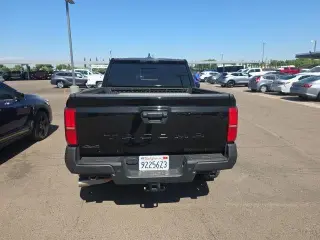 Toyota Tacoma 2024 4x4 TRD Off-Road 4dr Double Cab 5.0 ft SB 8A