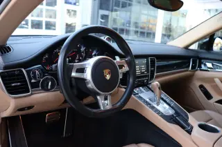 2016 Porsche Panamera Edition