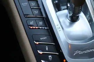 2016 Porsche Panamera Edition