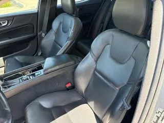 Volvo S60 2019 AWD T6 Momentum 4dr Sedan