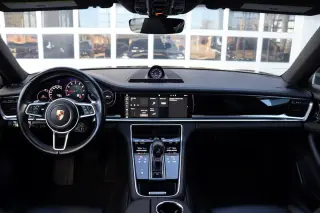 2017 Porsche Panamera 