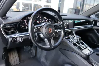 2017 Porsche Panamera 