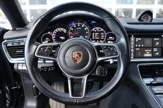 2017 Porsche Panamera 