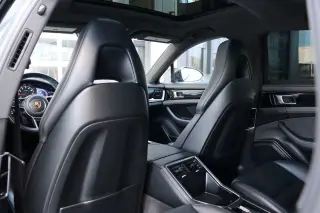 2017 Porsche Panamera 
