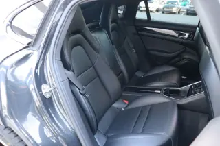 2017 Porsche Panamera 