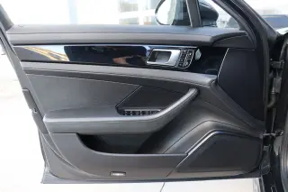 2017 Porsche Panamera 