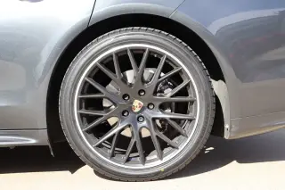 2017 Porsche Panamera 