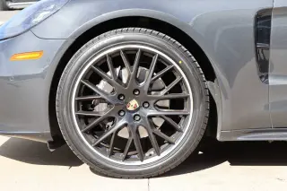 2017 Porsche Panamera 