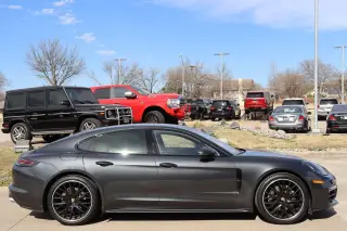 2017 Porsche Panamera 