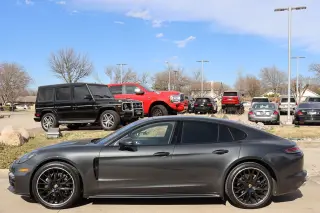 2017 Porsche Panamera 