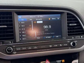 Hyundai ELANTRA 2017 SE 4dr Sedan 6M (US)