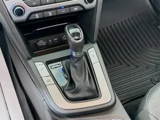 Hyundai ELANTRA 2017 SE 4dr Sedan 6M (US)
