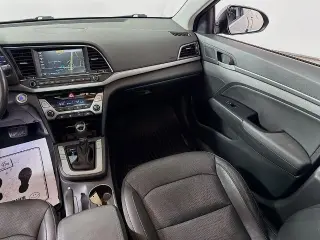 Hyundai ELANTRA 2017 SE 4dr Sedan 6M (US)