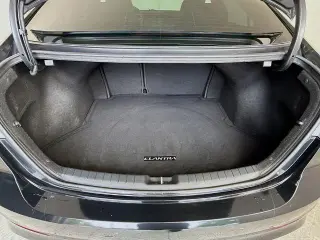 Hyundai ELANTRA 2017 SE 4dr Sedan 6M (US)
