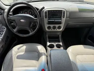 2005 Ford Explorer XLT