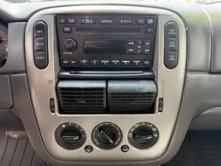 2005 Ford Explorer XLT