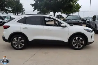 Ford Escape 2023 AWD Platinum 4dr SUV