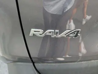 Toyota RAV4 2024 XLE 4dr SUV