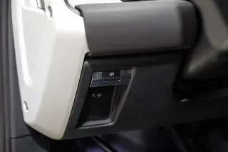 2022 Land Rover Defender X-Dynamic SE