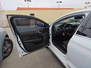 Chrysler 200 2015 Limited 4dr Sedan