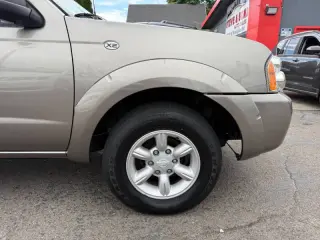 2004 Nissan Frontier Standard