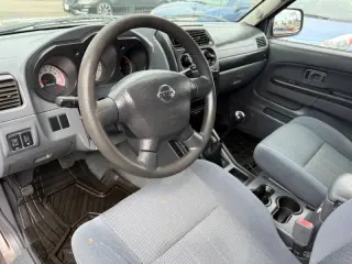 2004 Nissan Frontier Standard