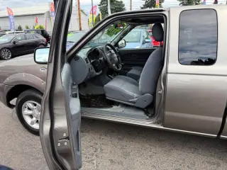2004 Nissan Frontier Standard