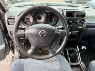 2004 Nissan Frontier Standard