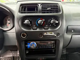 2004 Nissan Frontier Standard