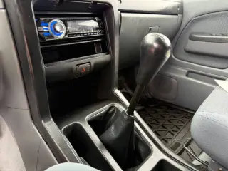 2004 Nissan Frontier Standard