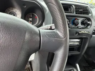 2004 Nissan Frontier Standard