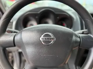 2004 Nissan Frontier Standard