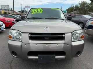 2004 Nissan Frontier Standard