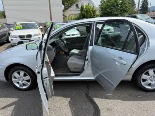 2005 Toyota Corolla LE