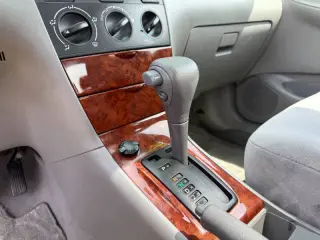 2005 Toyota Corolla LE