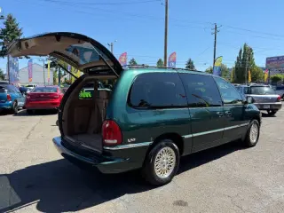 1997 Chrysler Town and Country LXi