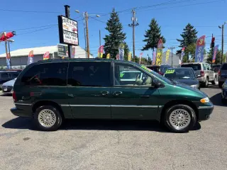 1997 Chrysler Town and Country LXi