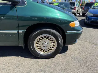 1997 Chrysler Town and Country LXi