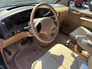 1997 Chrysler Town and Country LXi