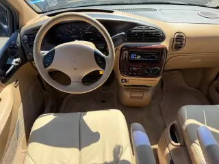 1997 Chrysler Town and Country LXi