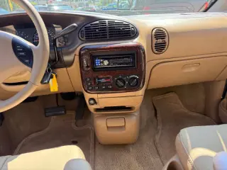 1997 Chrysler Town and Country LXi