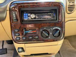 1997 Chrysler Town and Country LXi